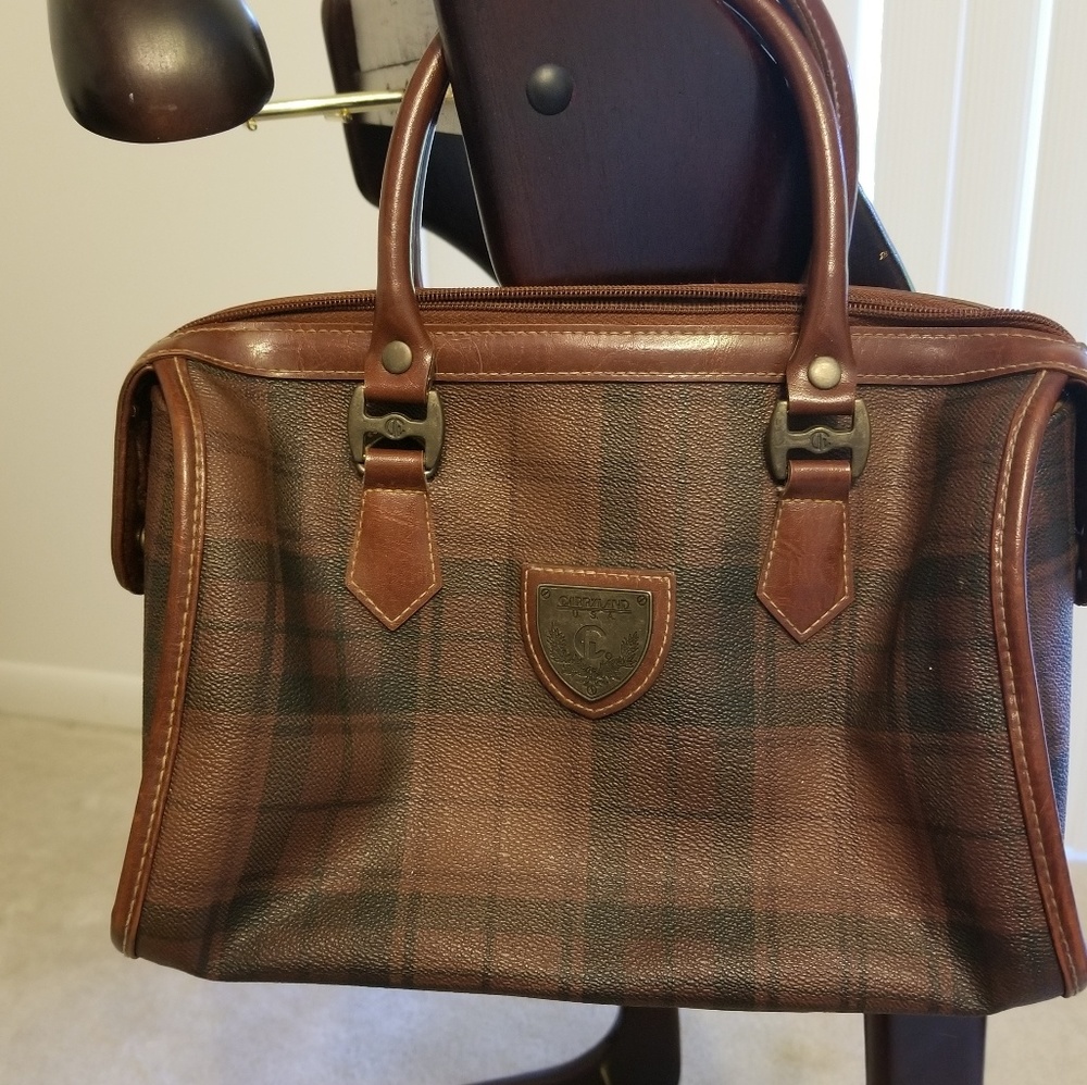 Carryland Handbag - Picture 2 of 4